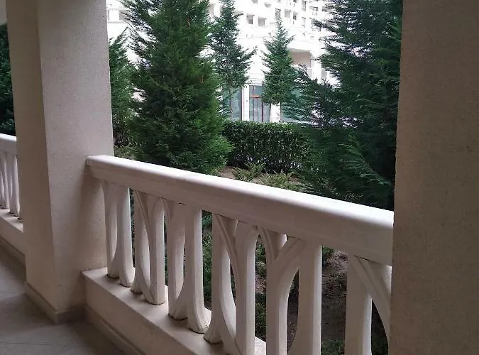 Apartment South Bay Warna