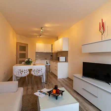 South Bay Apartment Warna